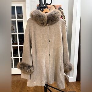 Kinross Cashmere light tan Coat with Mink fur Accents